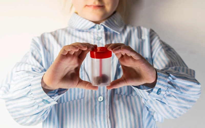 Черный кал у ребенка: причины, виды и когда нужен врач