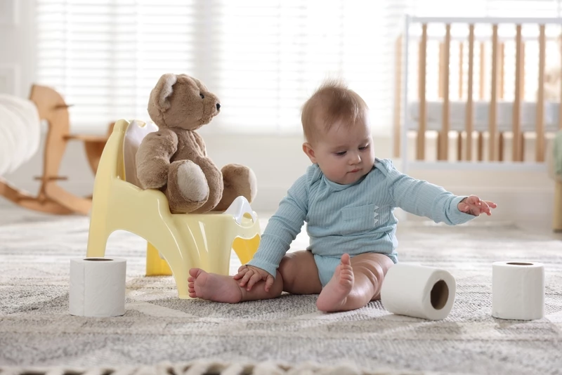 Ребенок часто какает: что это значит и что делать