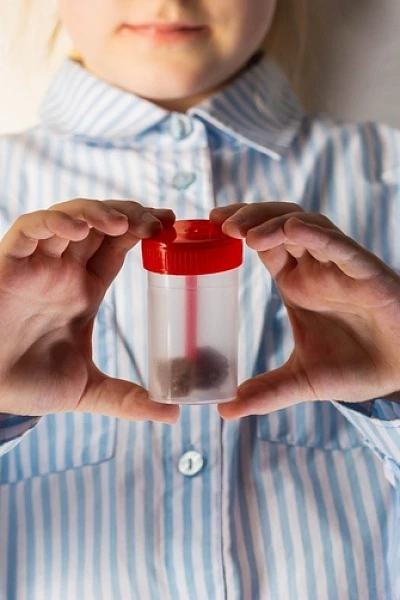 Черный кал у ребенка: причины, виды и когда нужен врач