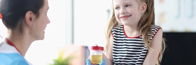 Кровь в моче у ребенка: что это значит и что делать