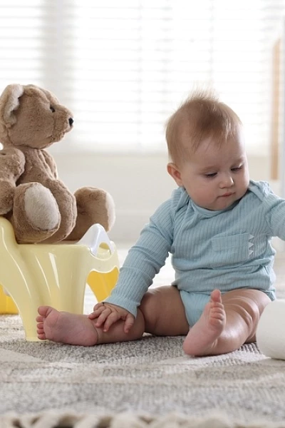 Ребенок часто какает: что это значит и что делать