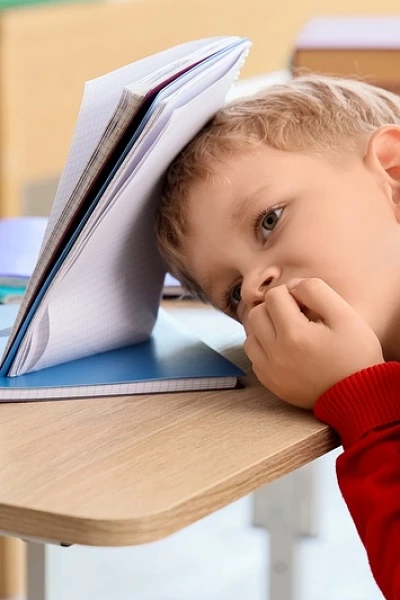 Ребенок грызет ногти: безобидная привычка или тревожный сигнал?